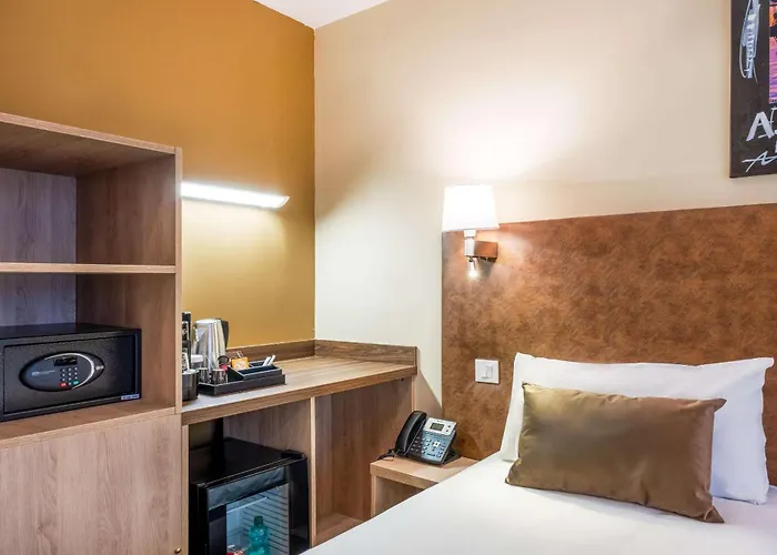 Отель Quality Centre 3*