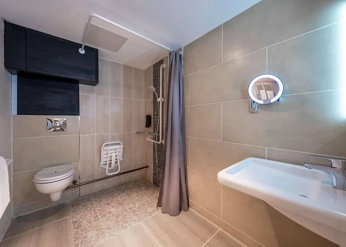 Отель Quality Centre 3*