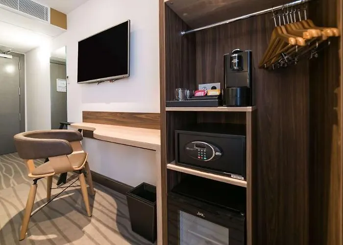 Отель Quality Centre