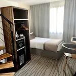 Отель Quality Centre 3*