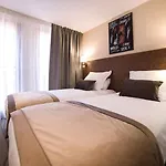 Отель Quality Centre 3*